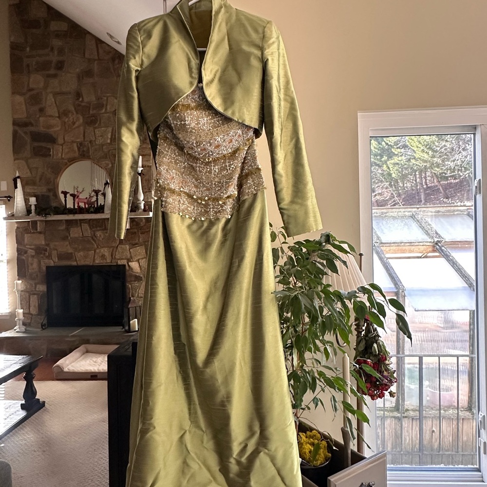 Elegant Green Evening Gown with Jacket